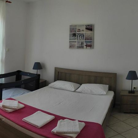 Roses Rt Apartments Skioni I Nea Skioni Eksteriør billede